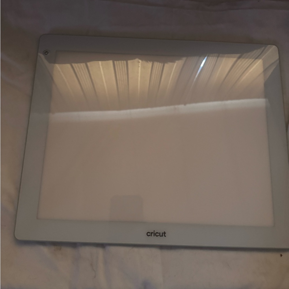 Cricut Illuminated Craft Pad in White and Mint